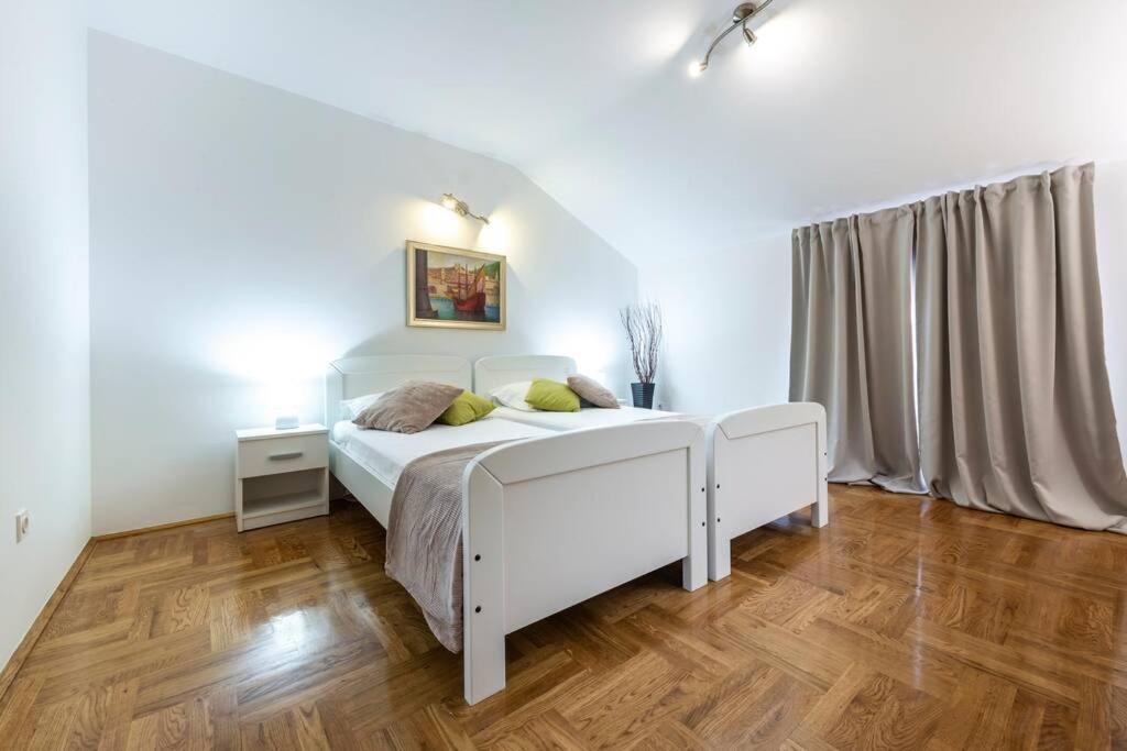 Vila Vergatum-Privacy,Gym,Billiards,Table Tennis Donji Brgat Екстериор снимка
